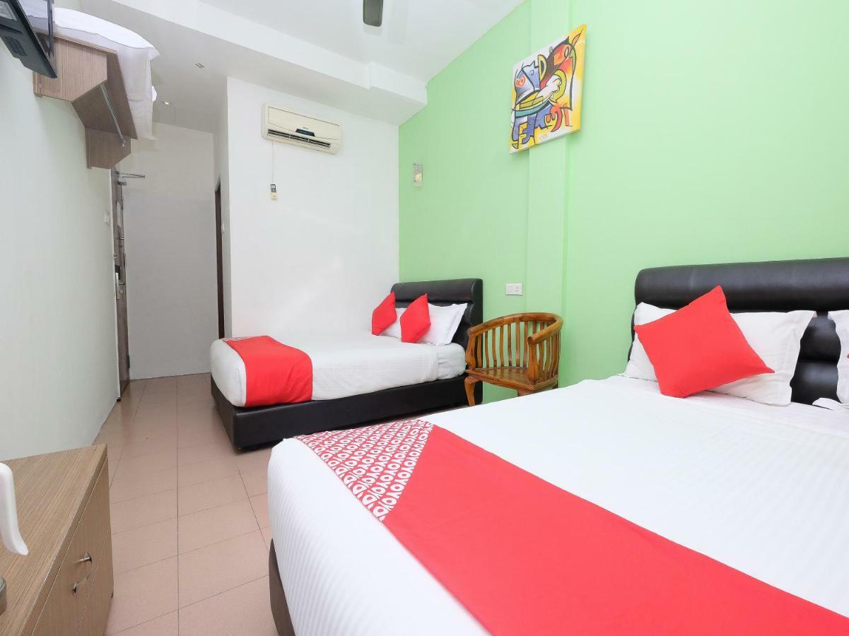 Oyo 850 Gold Star Hotel Chukai Buitenkant foto