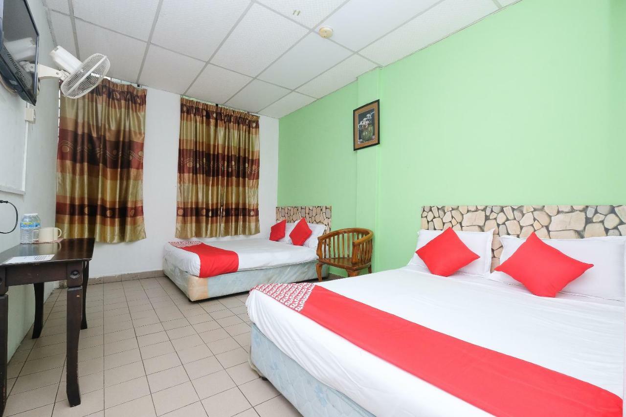 Oyo 850 Gold Star Hotel Chukai Buitenkant foto