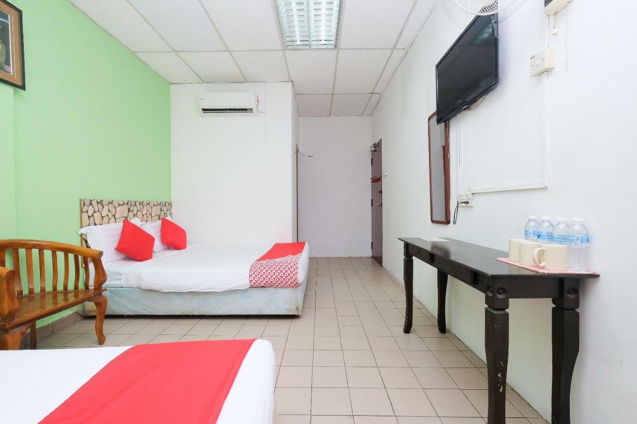 Oyo 850 Gold Star Hotel Chukai Buitenkant foto